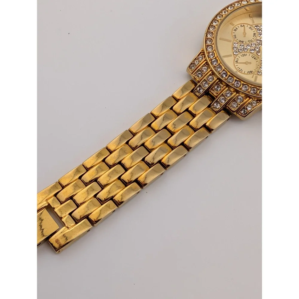 Avon Bling Pave Swarovski Crystals Watch Women 34mm‎ Case 7.5